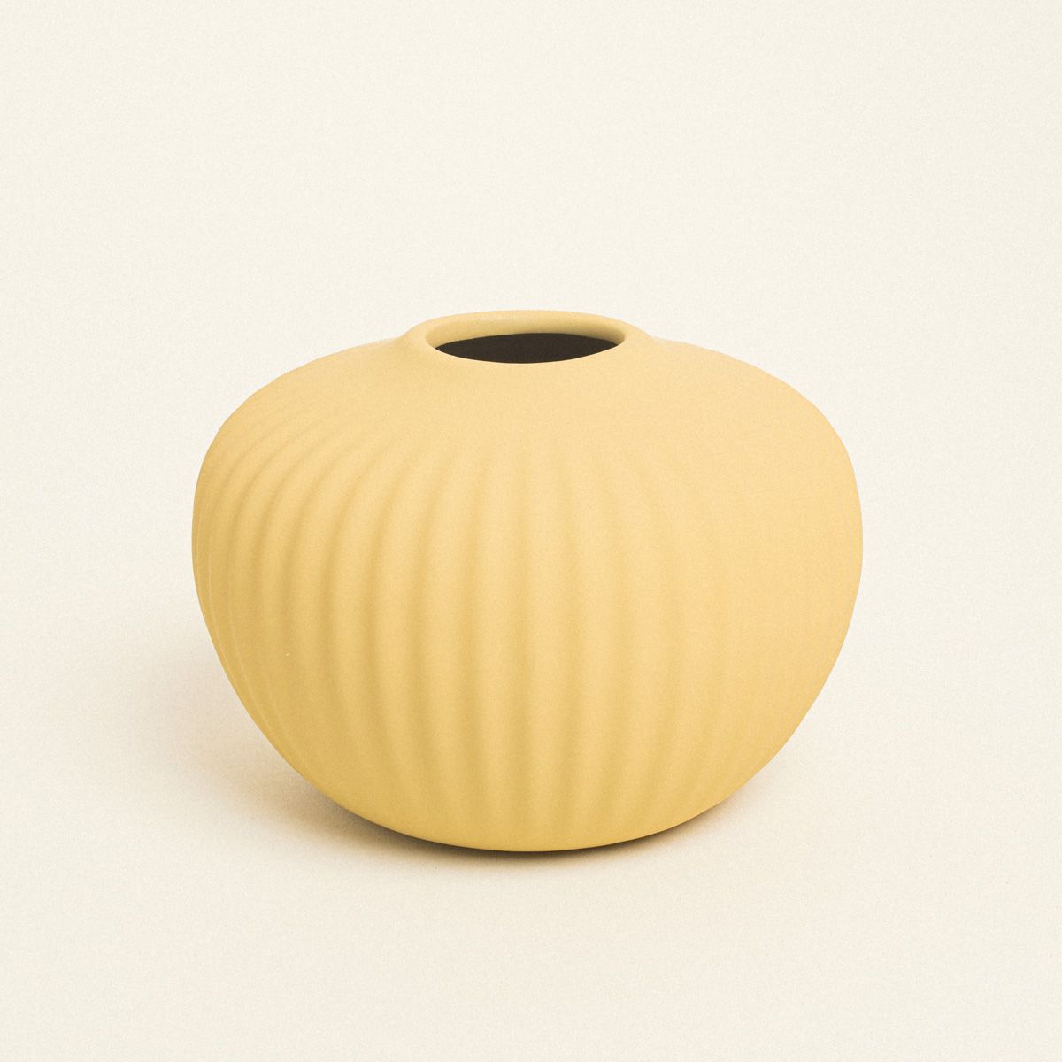 Beauty Home Ματ Κεραμικό Βάζο 15 cm x 11 cm - Image 3