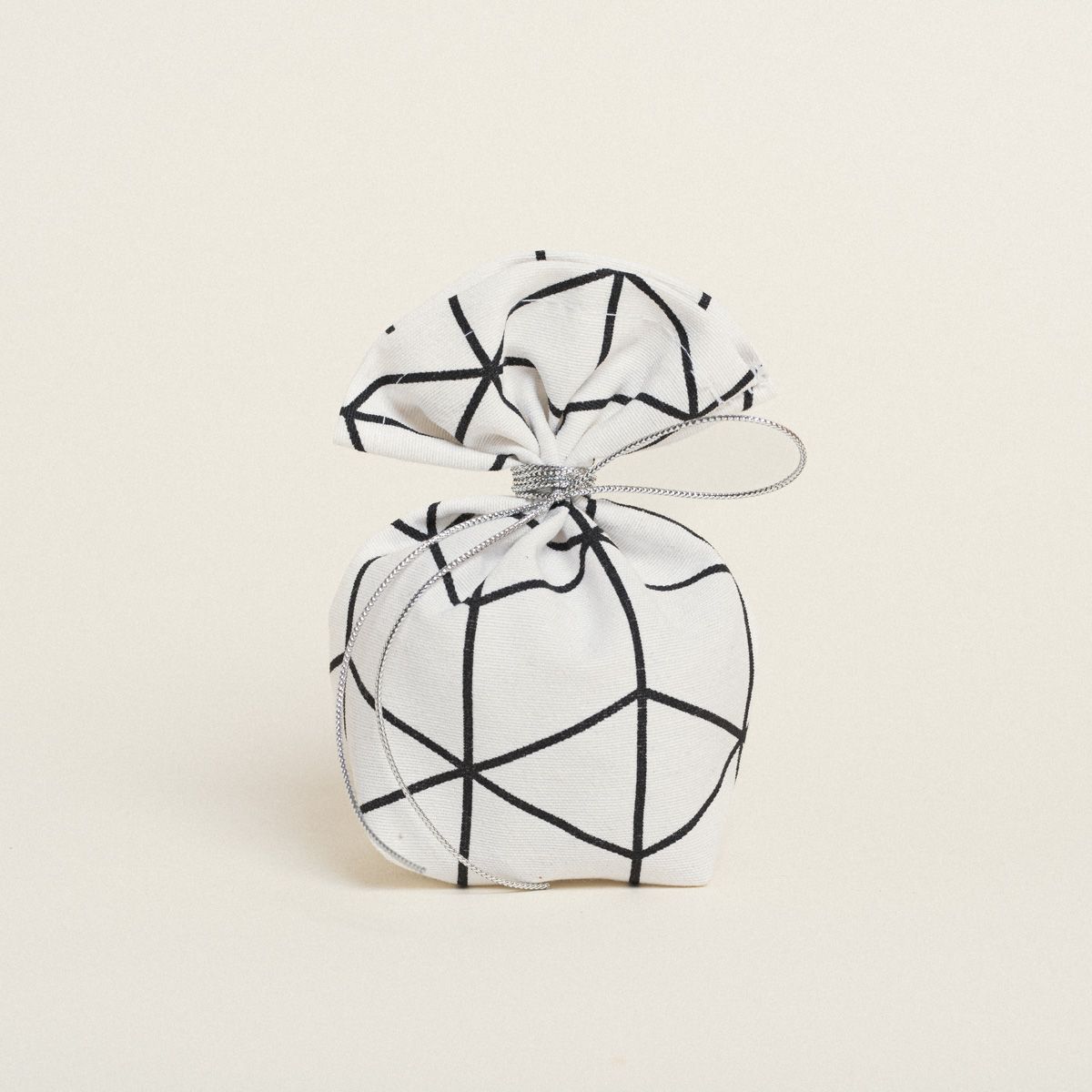 Beauty Home ΠΟΥΓΚΙ ΜΕ ΒΑΣΗ 8 x 12 cm ΓΕΩΜΕΤΡΙΚΟΙ ΡΟΜΒΟΙ ΛΕΥΚΟ – ΜΑΥΡΟ - Image 2